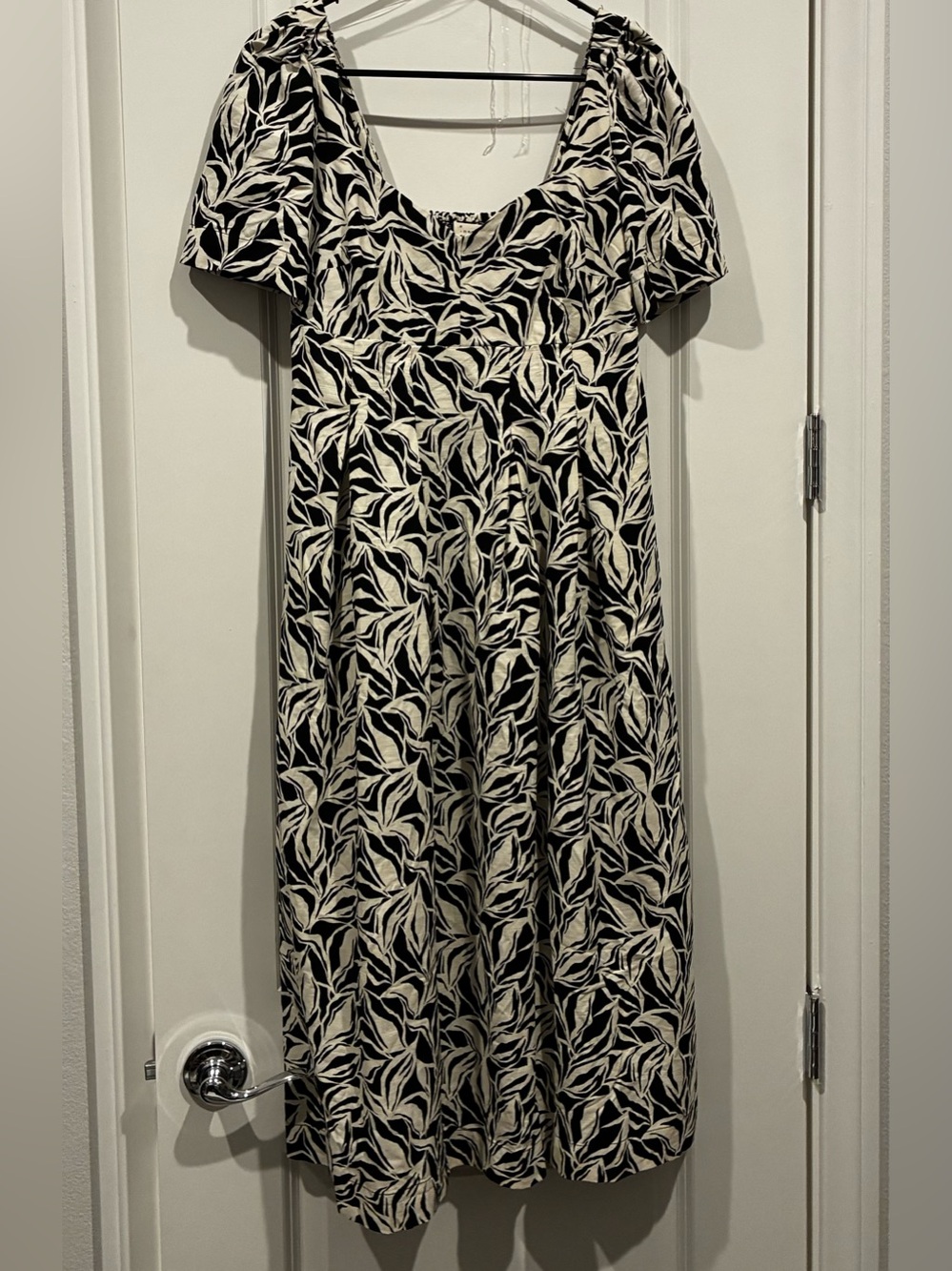 A New Day Black and White Leaf-Print Scoop Neck Dress Size 2 NWT